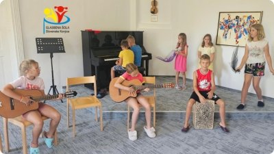 Igrive glasbene in pevske delavnice